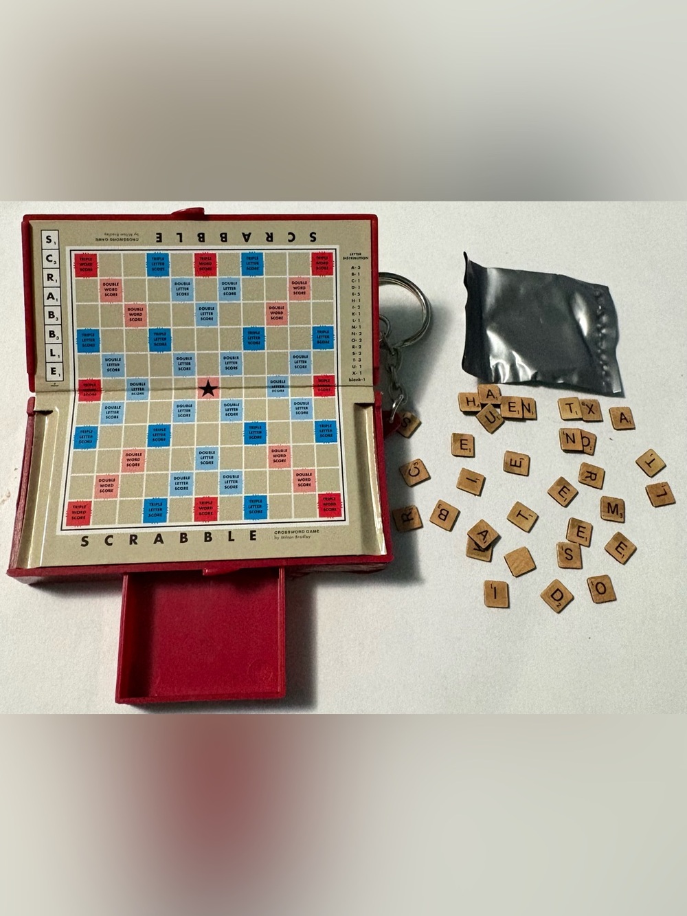 1999 Hasbro Mini Scrabble Key Chain - Picture 3 of 9
